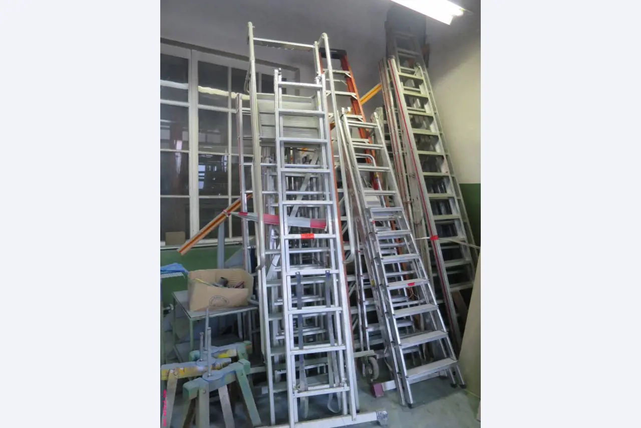 Máquinas dos sectores da fiação, tecelagem e tinturaria - Localização 79787 Lauchringen-1