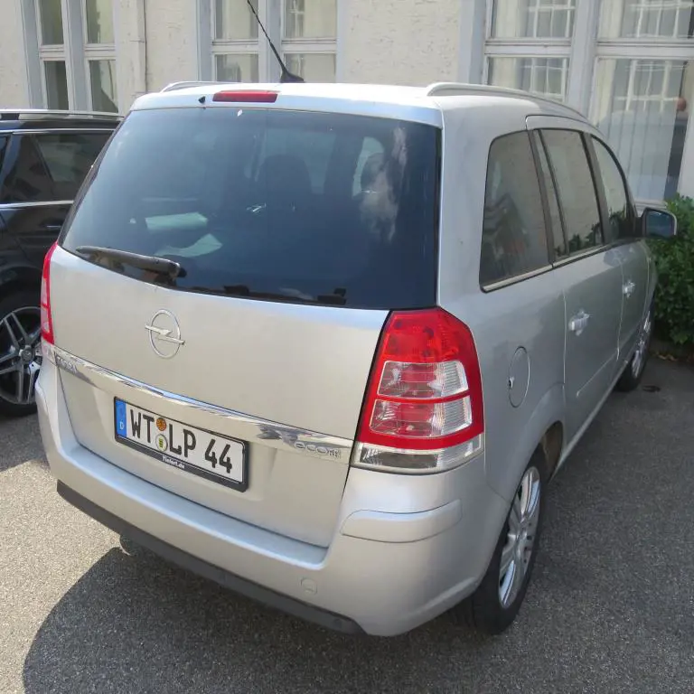 passenger car Opel Zafira