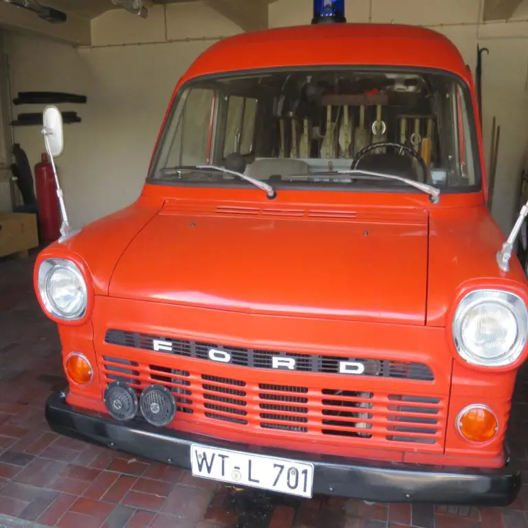 Camión de bomberos Ford 81E4-SA