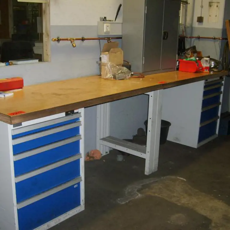 2 work benches Garant