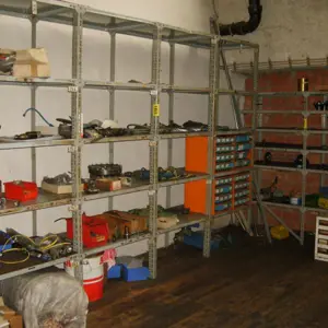 ca. 25 lfm. sectional iron shelf