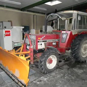 farm tractor International 633 Syncro