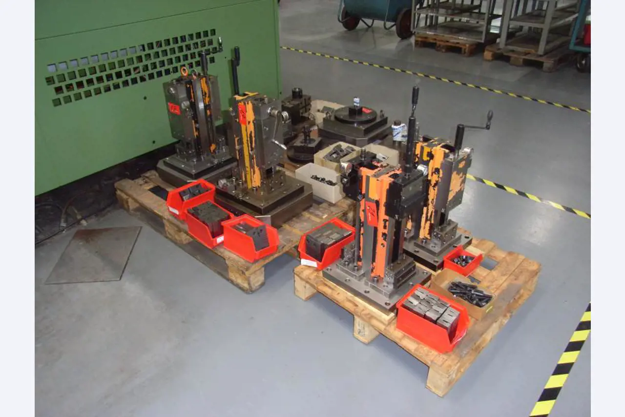 Göltenbodt Präzisionswerkzeug- und <br>Maschinenfabrik GmbH & Co. KG-1