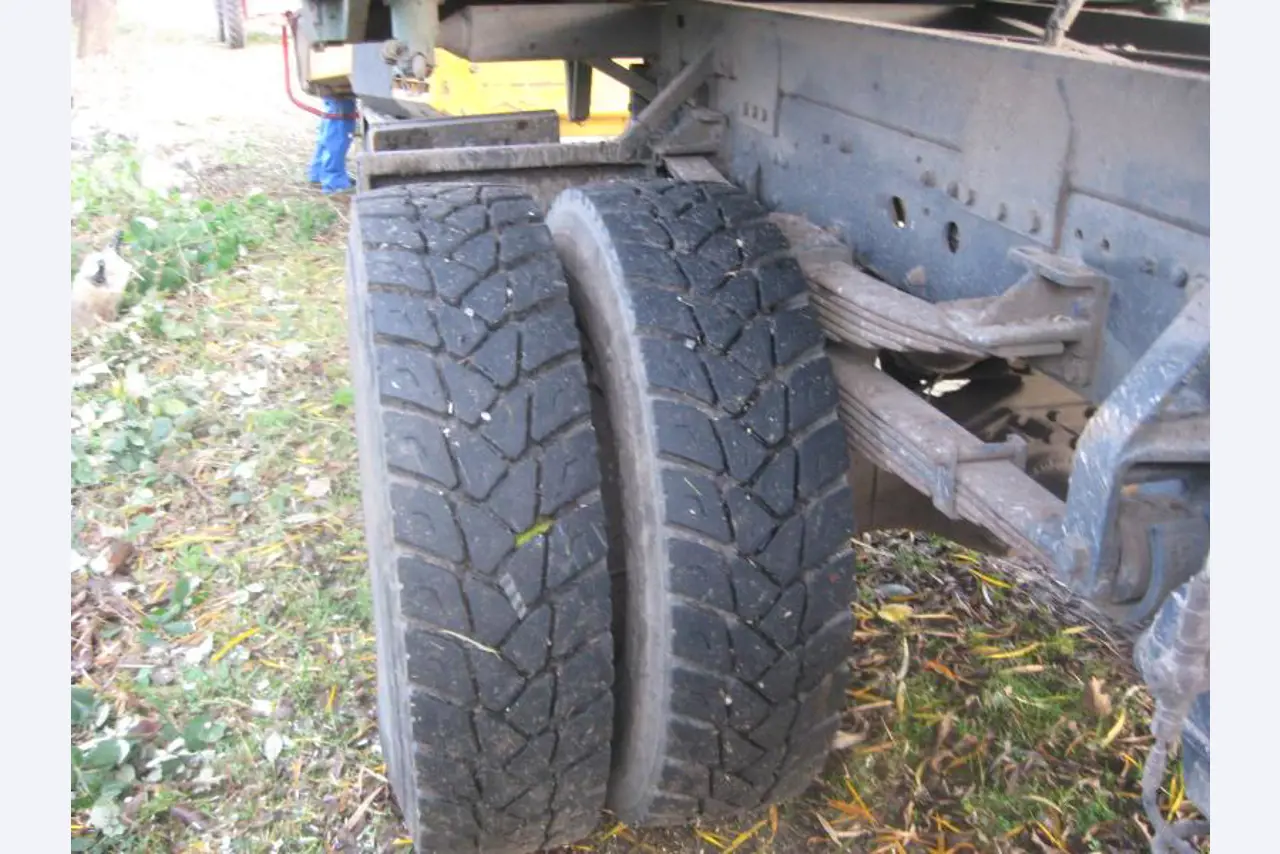 Barco de trabajo (barco de sondeo) "Deepenschriewer IV" <br>así como barcazas residenciales "WS 3"
-2