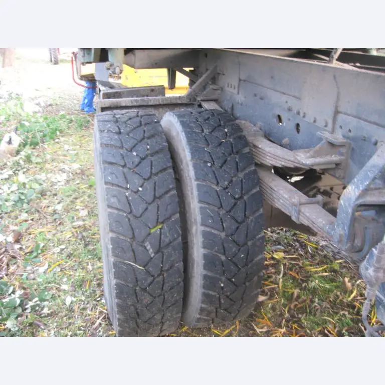 Barco de trabajo (barco de sondeo) "Deepenschriewer IV" <br>así como barcazas residenciales "WS 3"
-2