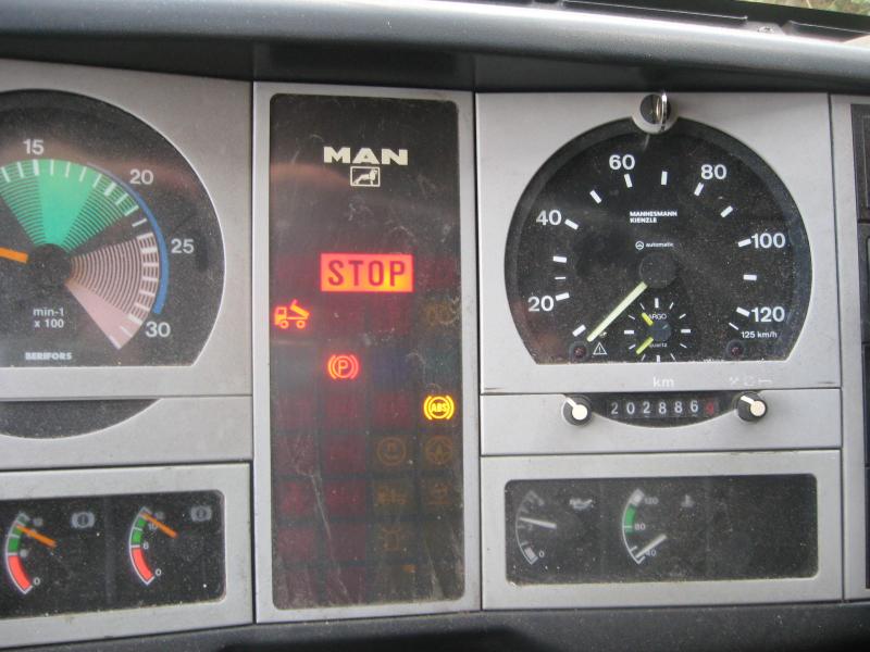 Bateau de travail (bateau-sonde) "Deepenschriewer IV&quot ; <br>ainsi que des barges d'habitation "WS 3&quot ;

-11