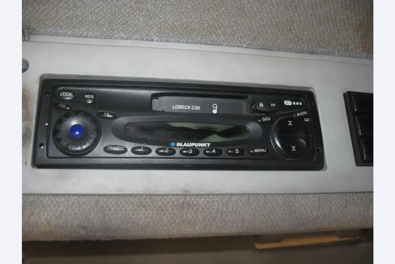 Barco de trabajo (barco de sondeo) "Deepenschriewer IV" <br>así como barcazas residenciales "WS 3"
-15