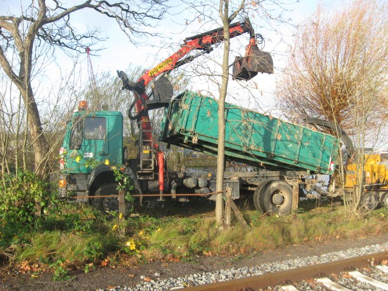 Bateau de travail (bateau-sonde) "Deepenschriewer IV&quot ; <br>ainsi que des barges d'habitation "WS 3&quot ;

-1