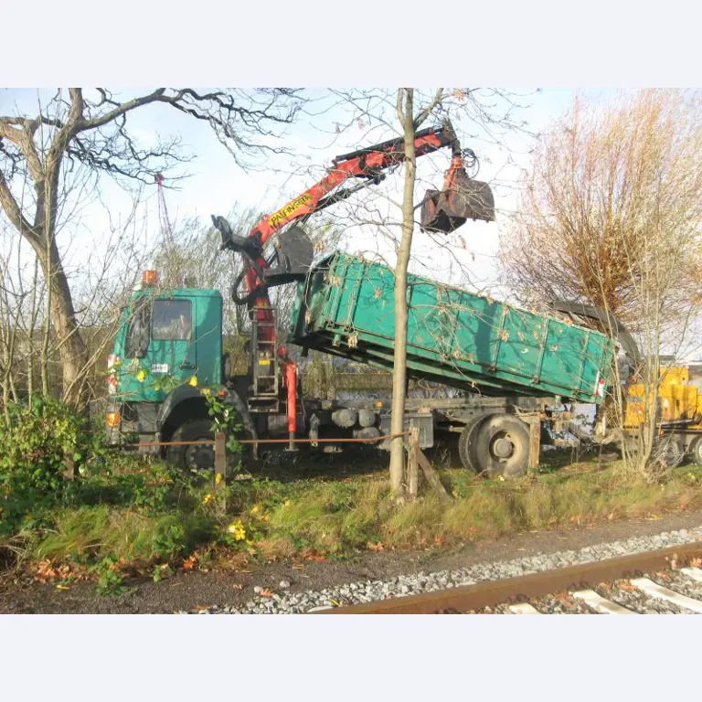 Barco de trabajo (barco de sondeo) "Deepenschriewer IV" <br>así como barcazas residenciales "WS 3"
-1