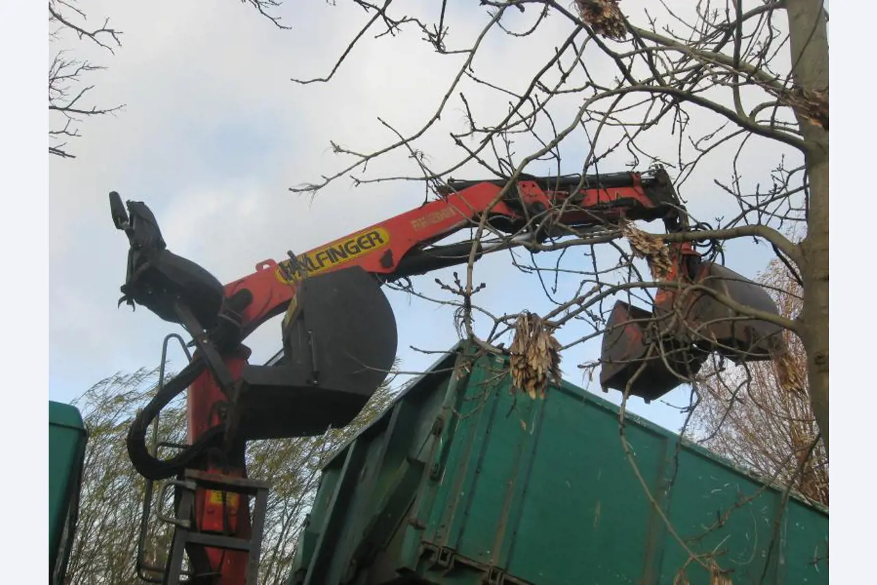 Barco de trabajo (barco de sondeo) "Deepenschriewer IV" <br>así como barcazas residenciales "WS 3"
-3
