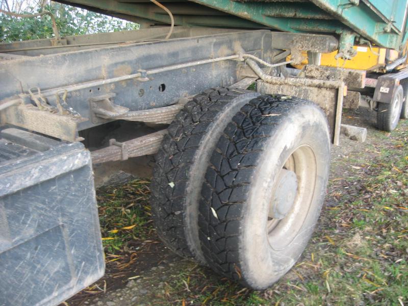 Bateau de travail (bateau-sonde) "Deepenschriewer IV&quot ; <br>ainsi que des barges d'habitation "WS 3&quot ;

-4