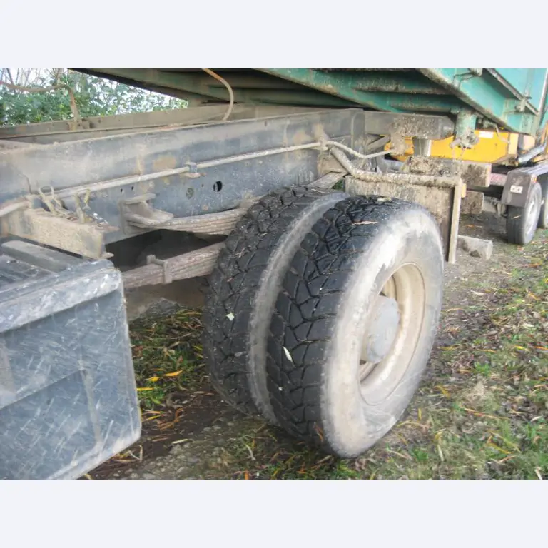 Barco de trabajo (barco de sondeo) "Deepenschriewer IV" <br>así como barcazas residenciales "WS 3"
-4