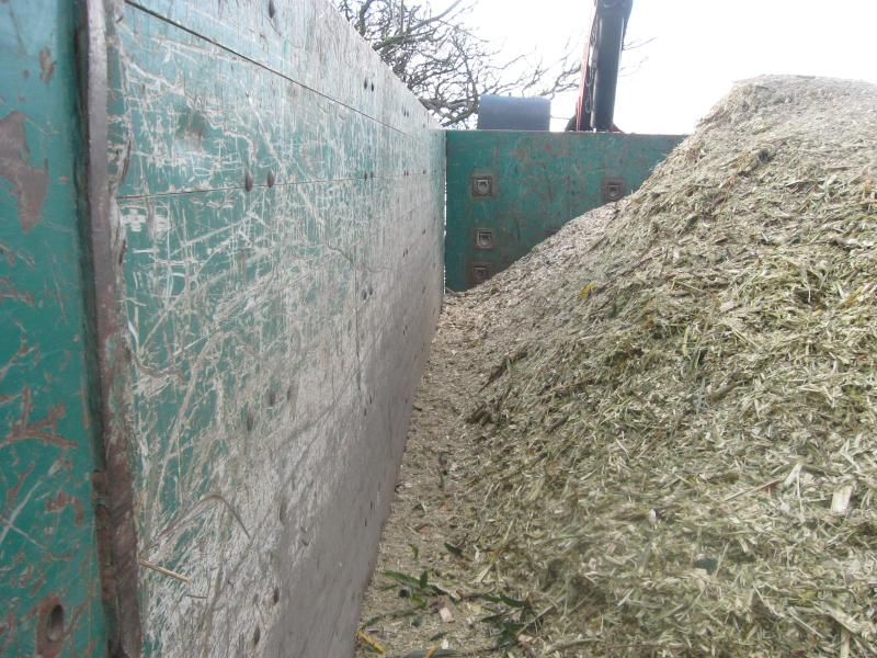 Bateau de travail (bateau-sonde) "Deepenschriewer IV&quot ; <br>ainsi que des barges d'habitation "WS 3&quot ;

-5