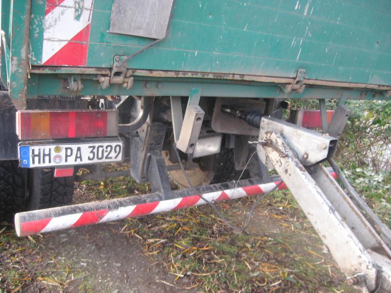 Bateau de travail (bateau-sonde) "Deepenschriewer IV&quot ; <br>ainsi que des barges d'habitation "WS 3&quot ;

-6