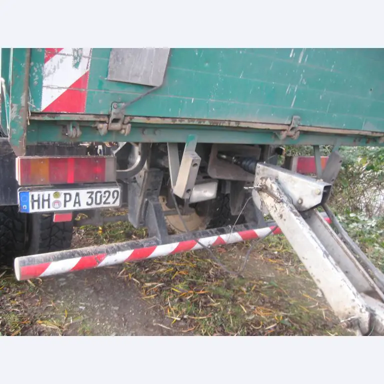 Barco de trabajo (barco de sondeo) "Deepenschriewer IV" <br>así como barcazas residenciales "WS 3"
-6