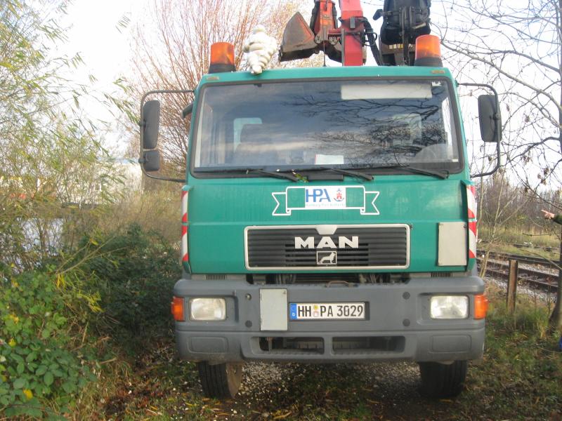 Bateau de travail (bateau-sonde) "Deepenschriewer IV&quot ; <br>ainsi que des barges d'habitation "WS 3&quot ;

-7
