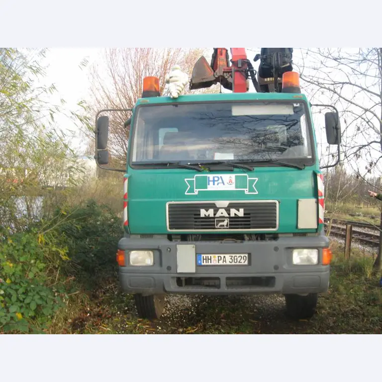 Barco de trabajo (barco de sondeo) "Deepenschriewer IV" <br>así como barcazas residenciales "WS 3"
-7