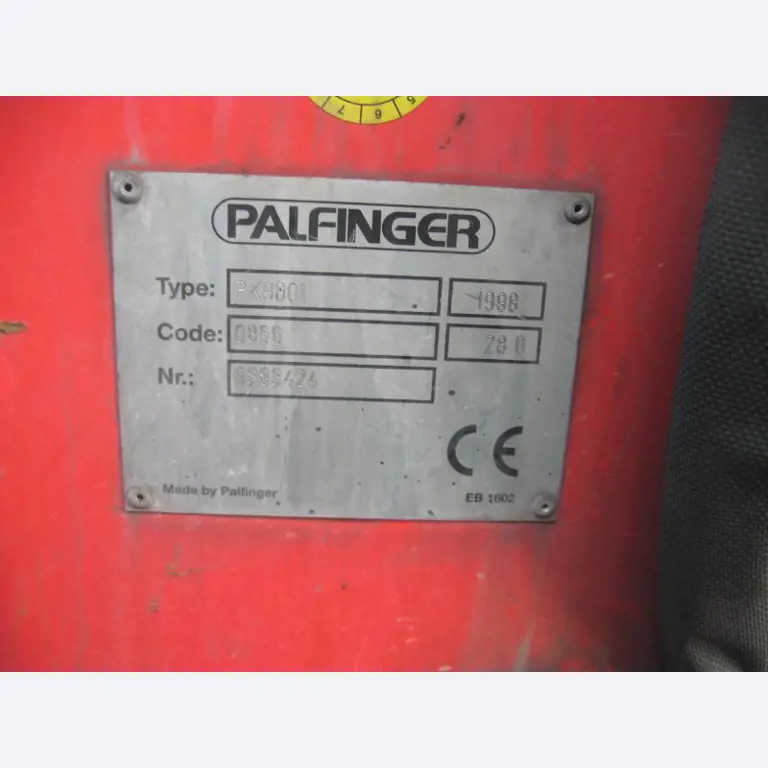 Barco de trabajo (barco de sondeo) "Deepenschriewer IV" <br>así como barcazas residenciales "WS 3"
-9