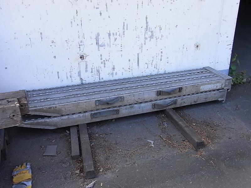 2 gepflegte Auflieger-1