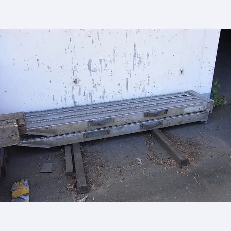 2 gepflegte Auflieger-1