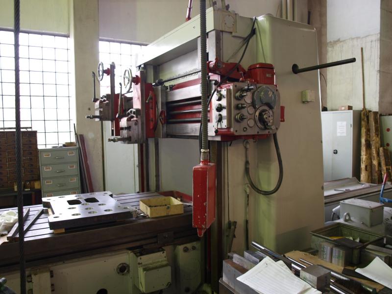 Empresa de fabricación de herramientas e ingeniería mecánica-1