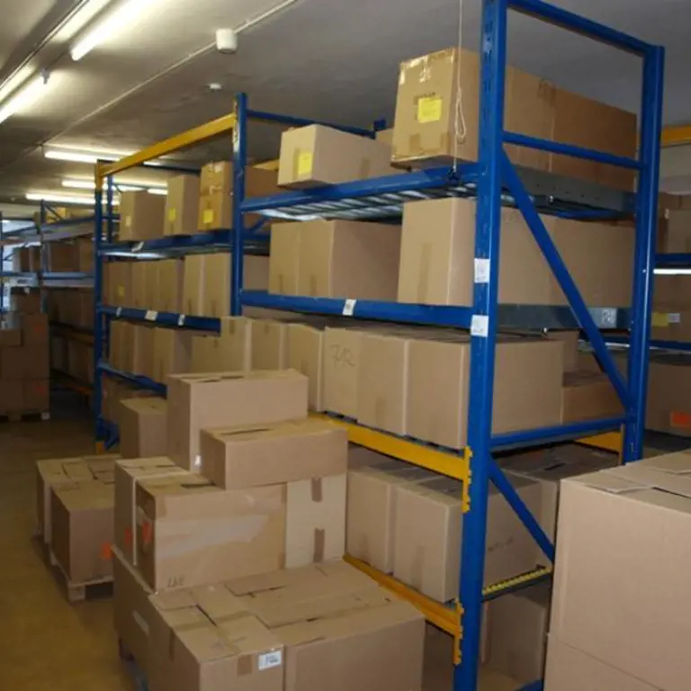 1 Posten lower shelves