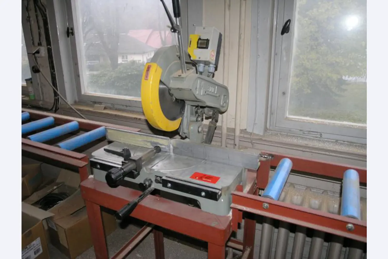 Ross GmbH Stahl-, Alu-, Trennwandbau-1