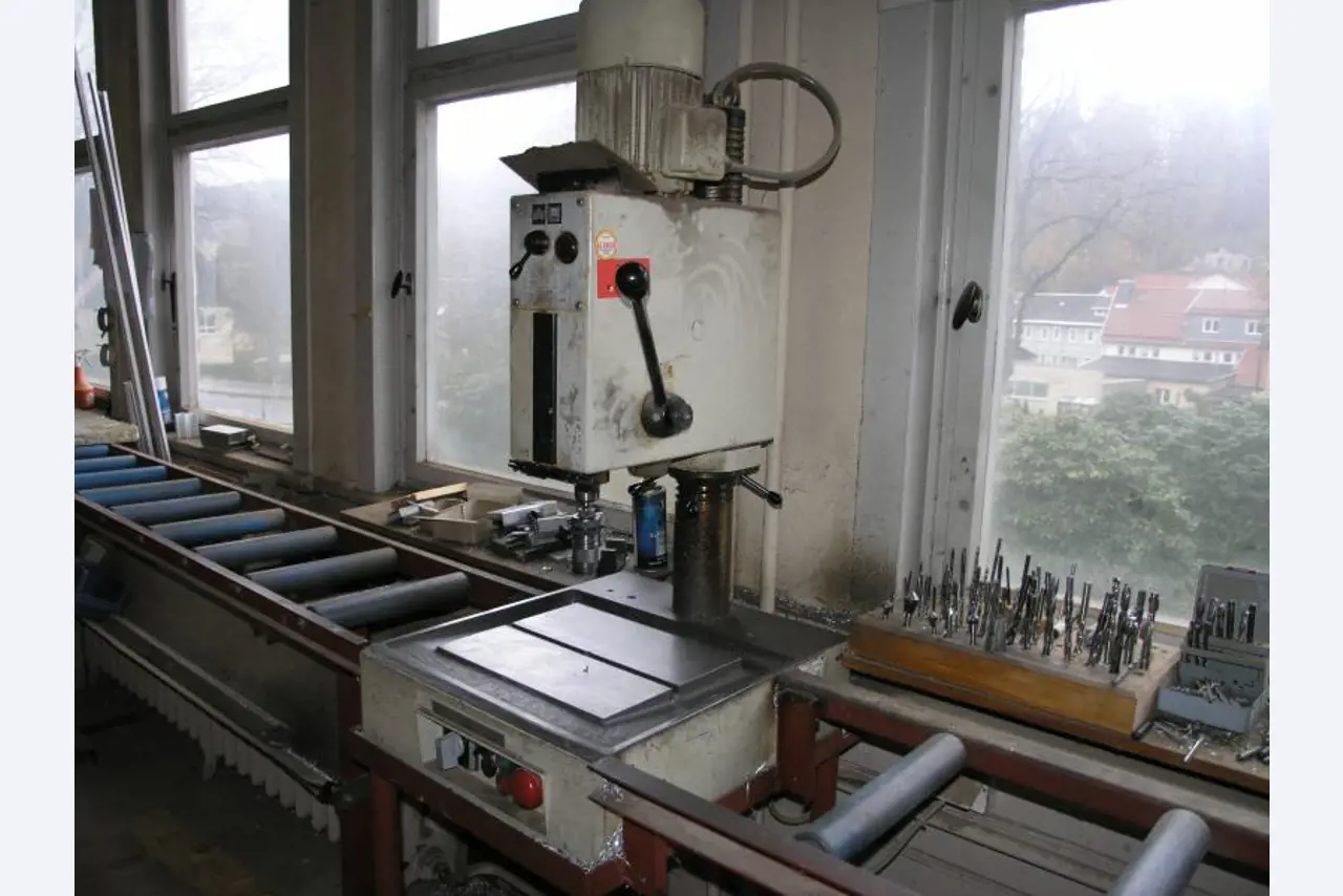 Ross GmbH acero, aluminio, construcción de tabiques-1