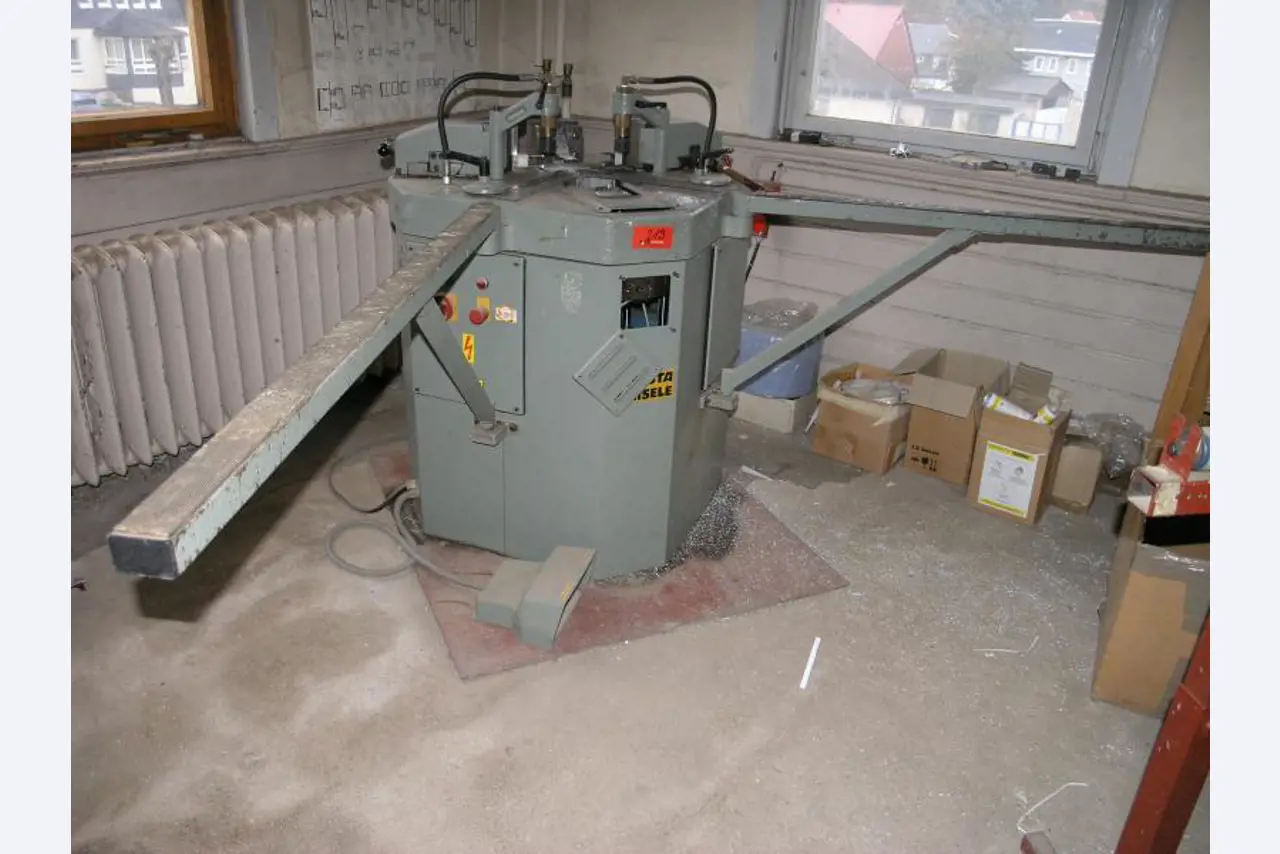 Ross GmbH jeklo, aluminij, konstrukcija predelnih sten-1