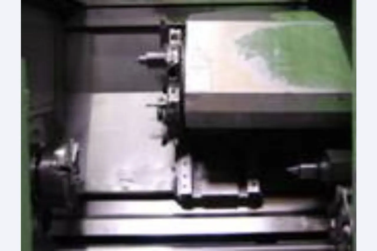 CNC-Drehmaschinen<br>Bearbeitungszentren
-4