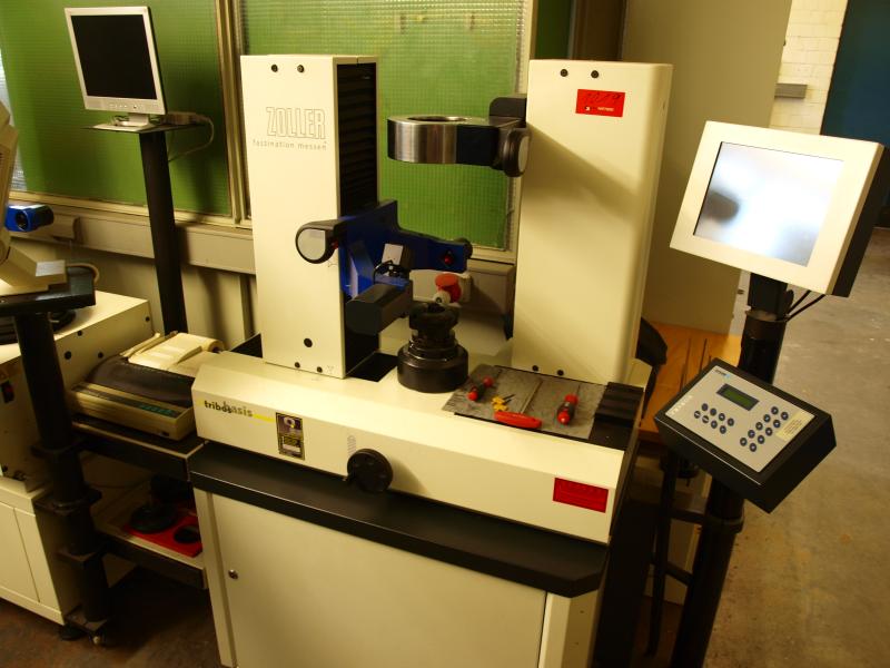 gepflegte Werkzeuge / <br>Zubehör sowie sonstige Betriebsmittel
-1