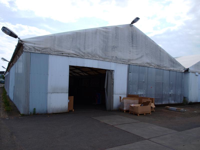 gepflegte Werkzeuge / <br>Zubehör sowie sonstige Betriebsmittel
-1