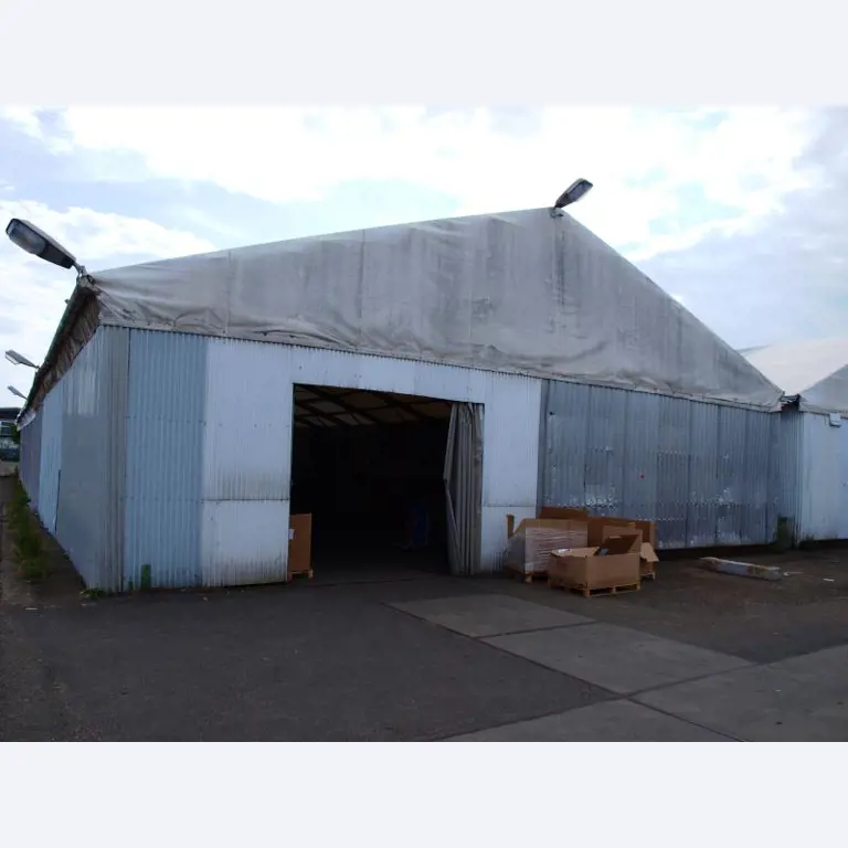 gepflegte Werkzeuge / <br>Zubehör sowie sonstige Betriebsmittel
-1