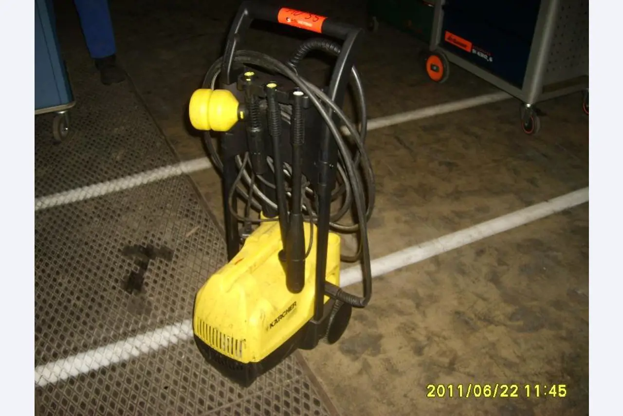 gepflegte Werkzeuge / <br>Zubehör sowie sonstige Betriebsmittel
-1