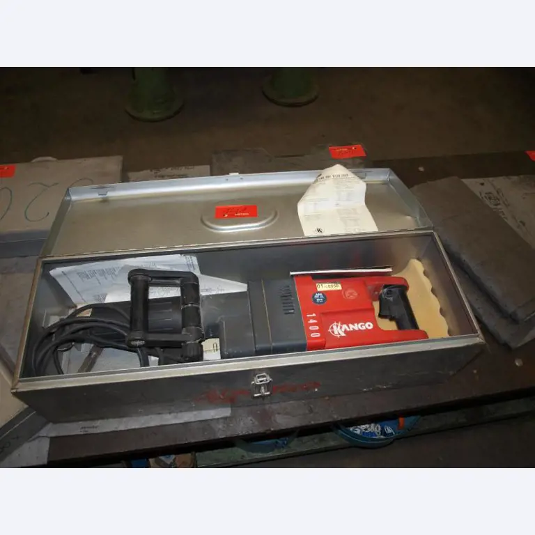 gepflegte Werkzeuge / <br>Zubehör sowie sonstige Betriebsmittel
-1