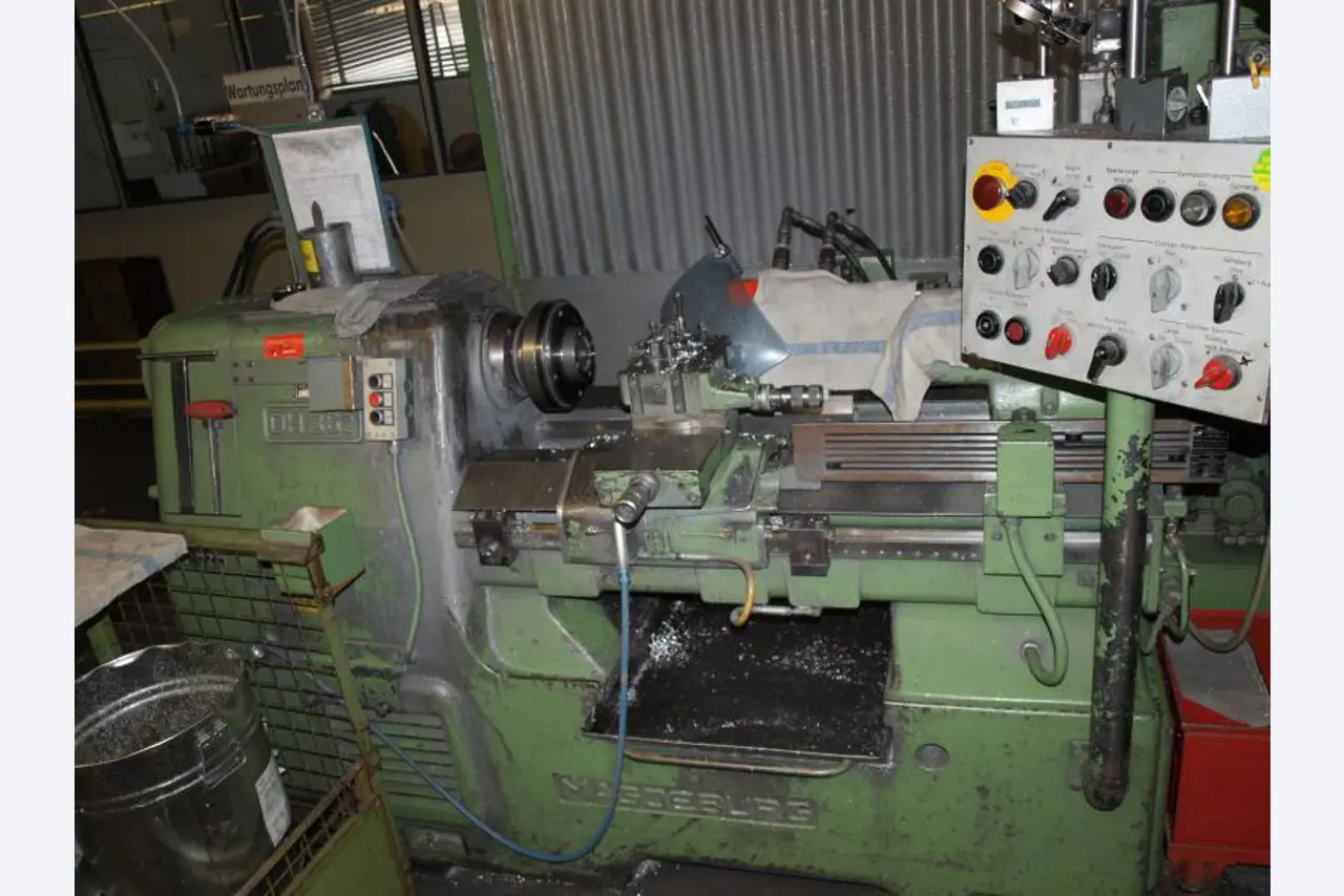 gepflegte Werkzeuge / <br>Zubehör sowie sonstige Betriebsmittel
-1