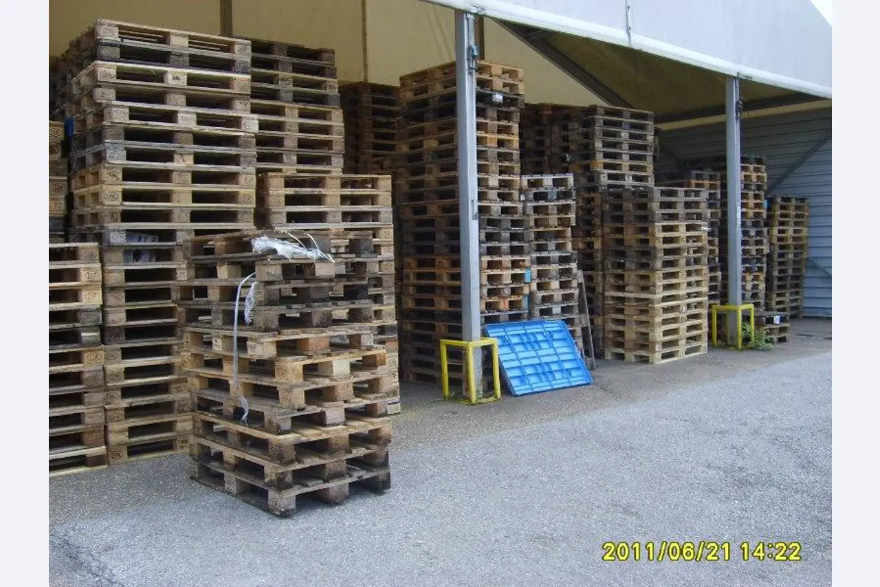 gepflegte Werkzeuge / <br>Zubehör sowie sonstige Betriebsmittel
-1