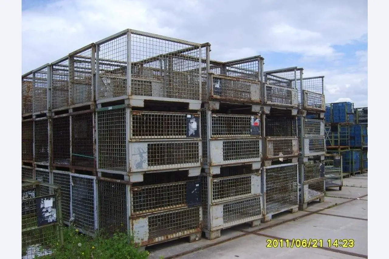 gepflegte Werkzeuge / <br>Zubehör sowie sonstige Betriebsmittel
-1