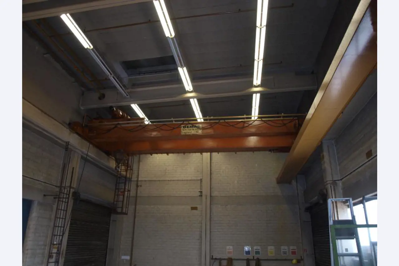 gepflegte Werkzeuge / <br>Zubehör sowie sonstige Betriebsmittel
-1