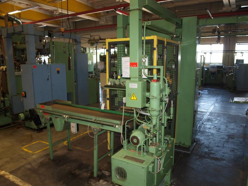 gepflegte Werkzeuge / <br>Zubehör sowie sonstige Betriebsmittel
-2