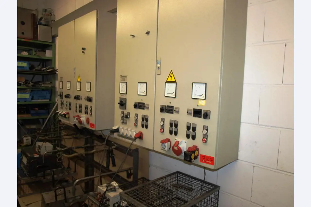 gepflegte Werkzeuge / <br>Zubehör sowie sonstige Betriebsmittel
-1