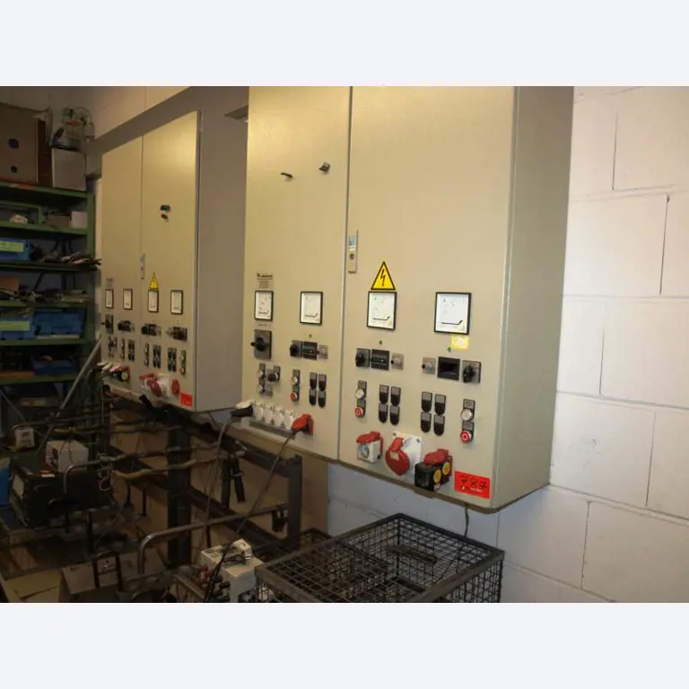 gepflegte Werkzeuge / <br>Zubehör sowie sonstige Betriebsmittel
-1