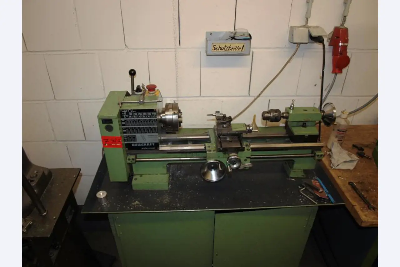 gepflegte Werkzeuge / <br>Zubehör sowie sonstige Betriebsmittel
-1