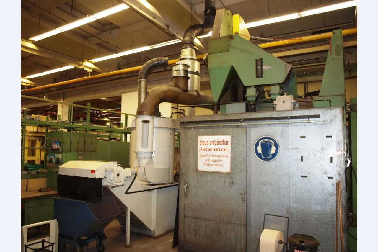 gepflegte Werkzeuge / <br>Zubehör sowie sonstige Betriebsmittel
-1