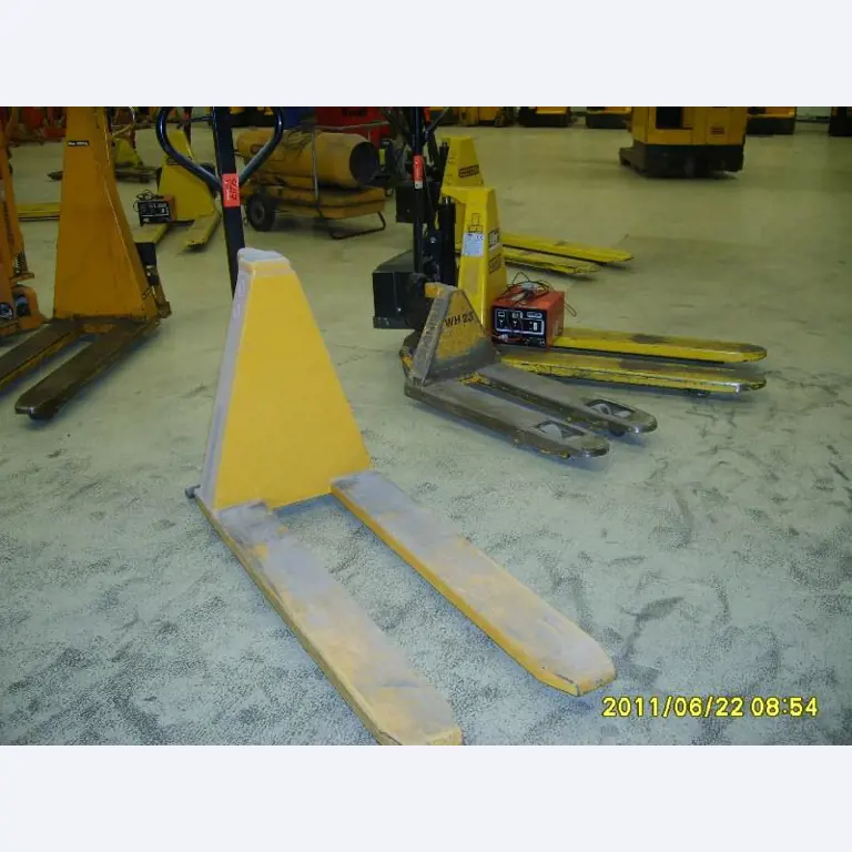 gepflegte Werkzeuge / <br>Zubehör sowie sonstige Betriebsmittel
-1