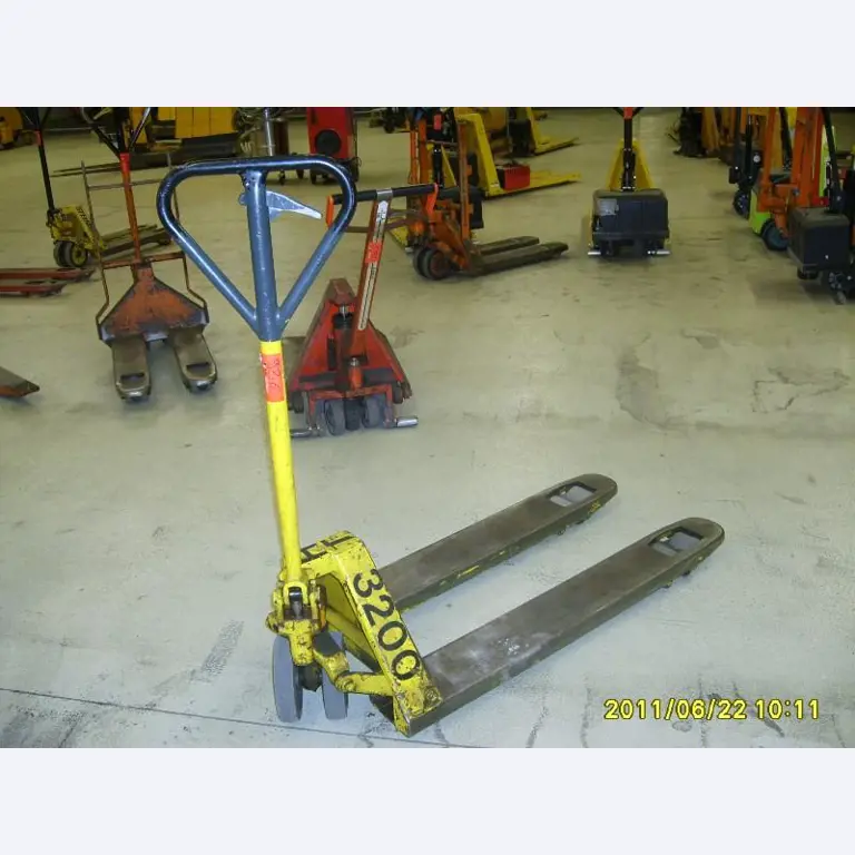 gepflegte Werkzeuge / <br>Zubehör sowie sonstige Betriebsmittel
-1