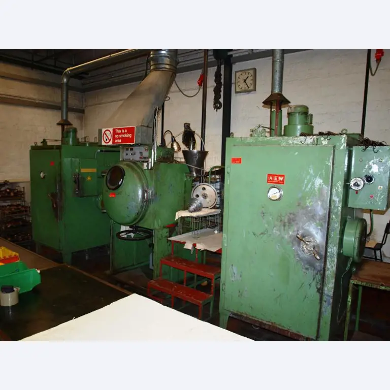 gepflegte Werkzeuge / <br>Zubehör sowie sonstige Betriebsmittel
-1