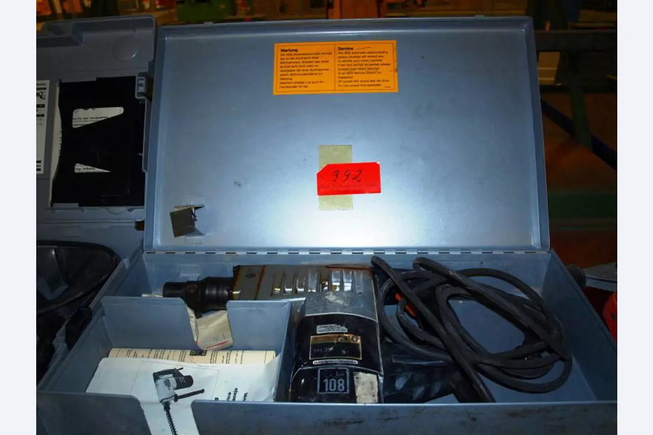 gepflegte Werkzeuge / <br>Zubehör sowie sonstige Betriebsmittel
-1