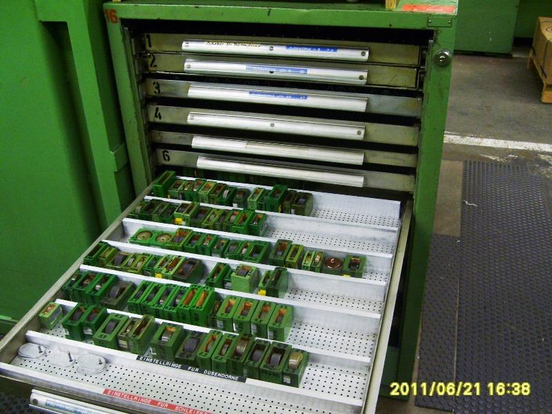 gepflegte Werkzeuge / <br>Zubehör sowie sonstige Betriebsmittel
-11