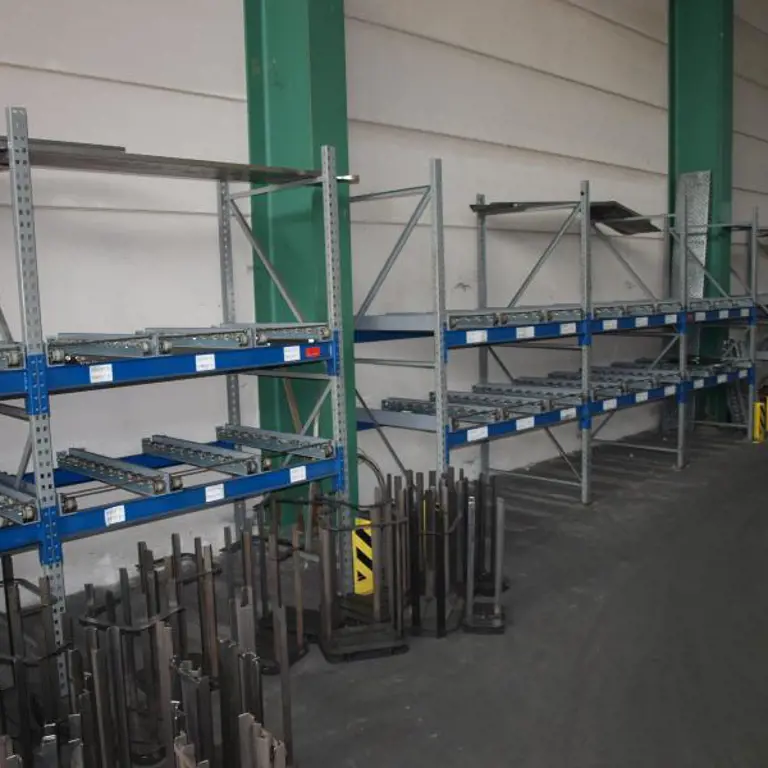 15 lfm. pallet rack